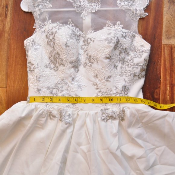 White Short Tiered Skirt Wedding Dress Sz 6 - Picture 9 of 10